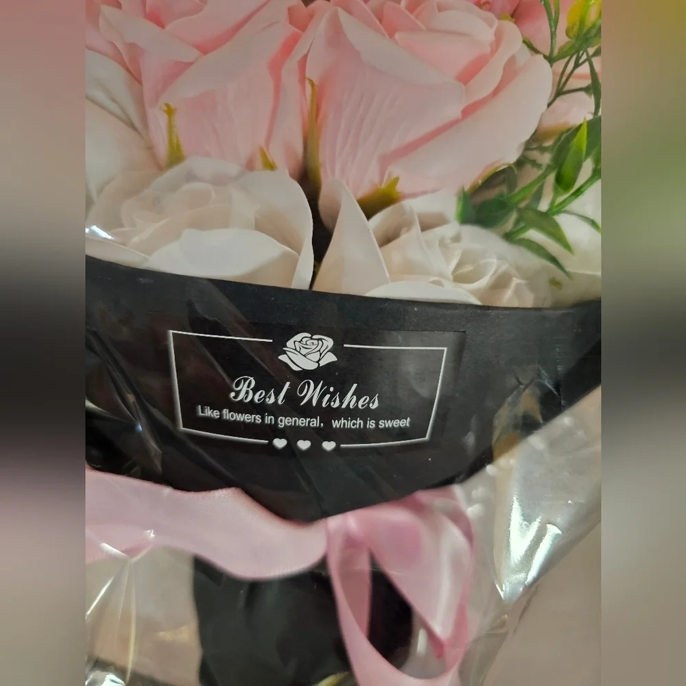 New In BOX! 18 Pcs Eternal Rose Soap Flower Bouquet PINK WHITE RED